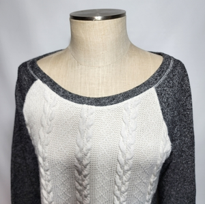 Potter's Pot Zippered Grey White Crew Neck Sweater‎ Medium